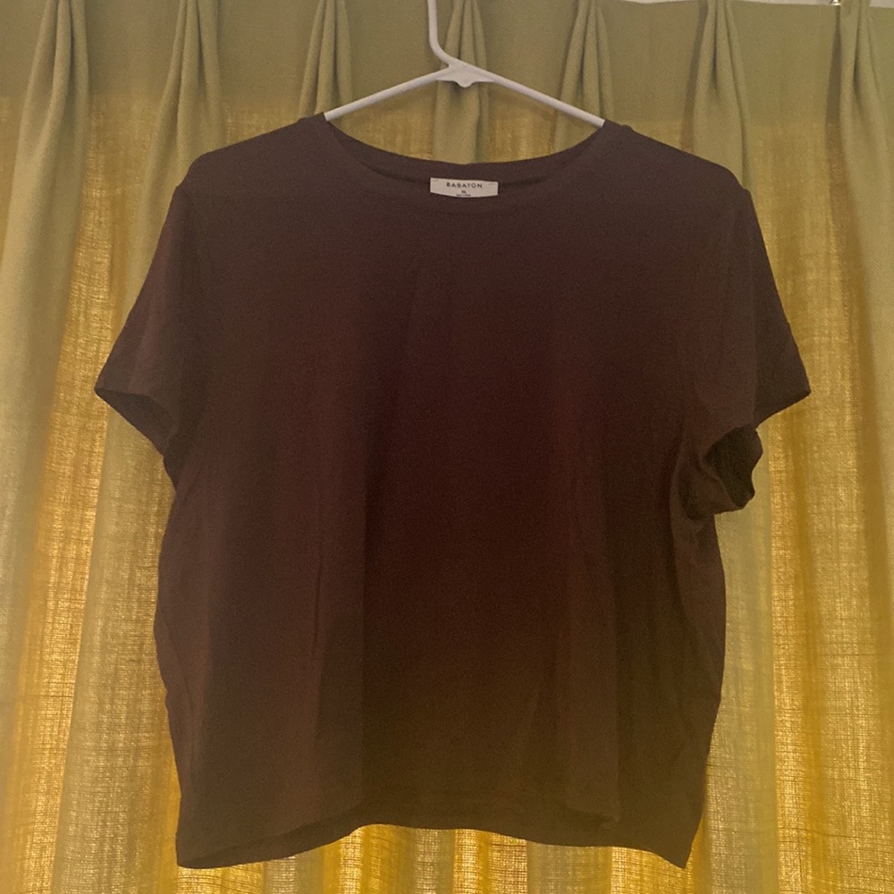 Barely worn, like new comfy soft t-shirt from Aritzia. Runs large. I am a size M
